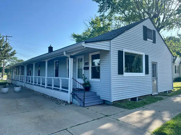 1805 Lakeshore Dr, Saint Joseph, MI 49085