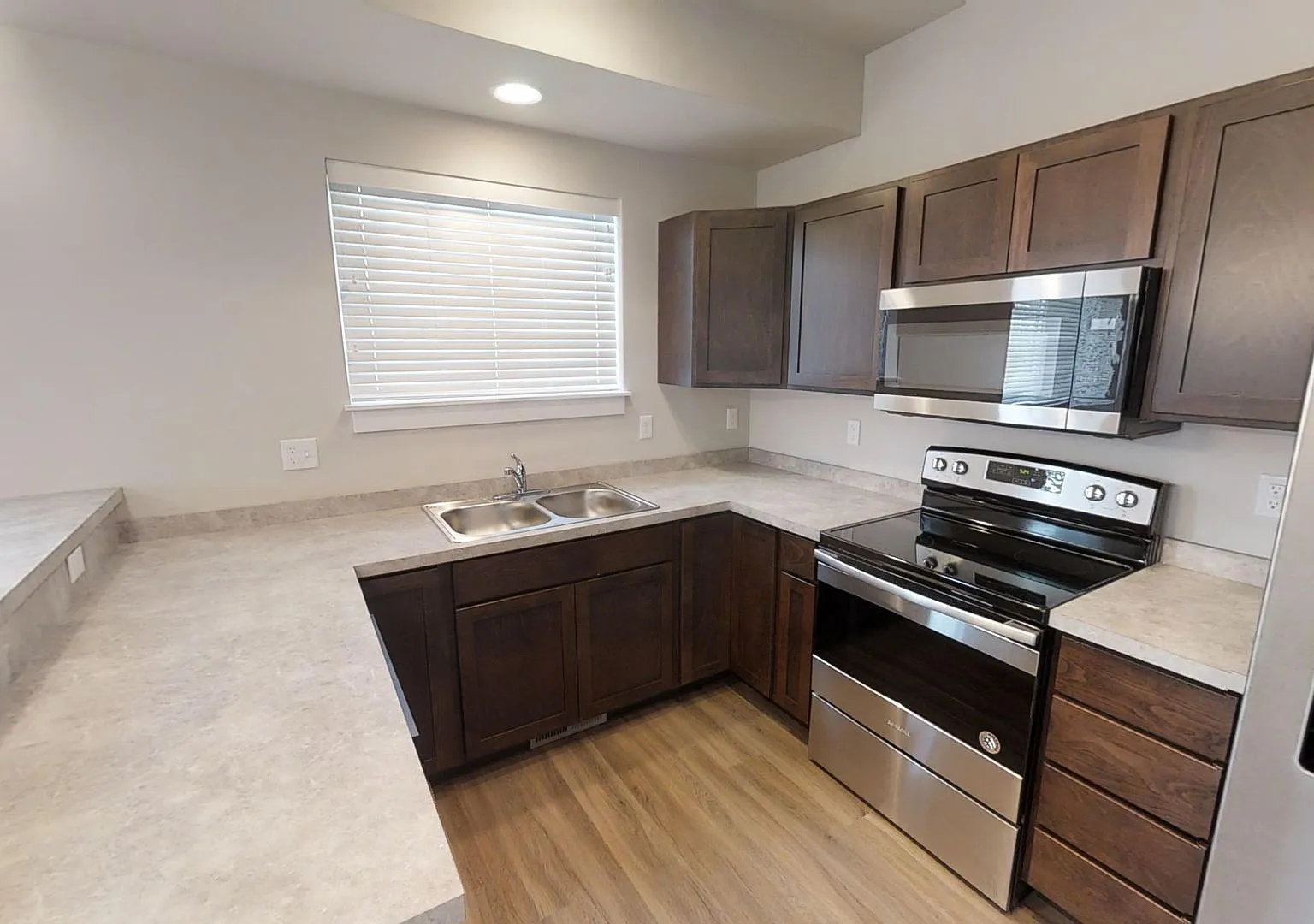 2736 Fen Way — Photo 3