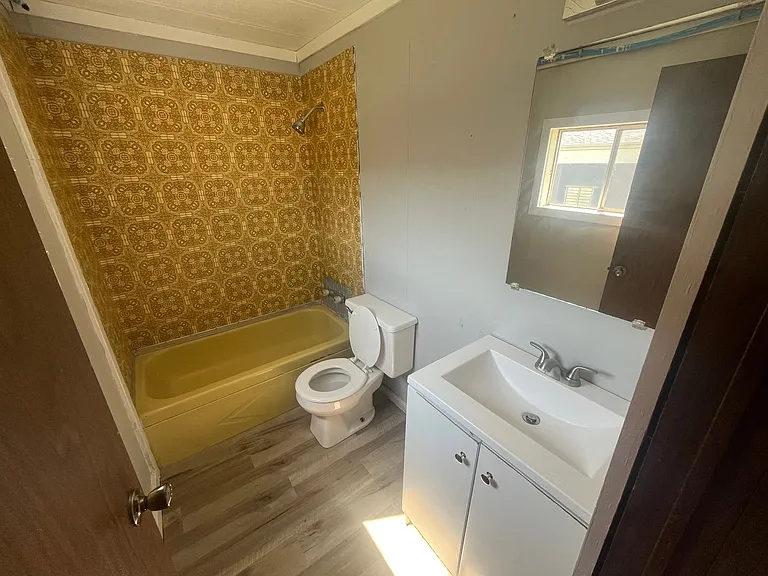 601 S Stewart St — Photo 10
