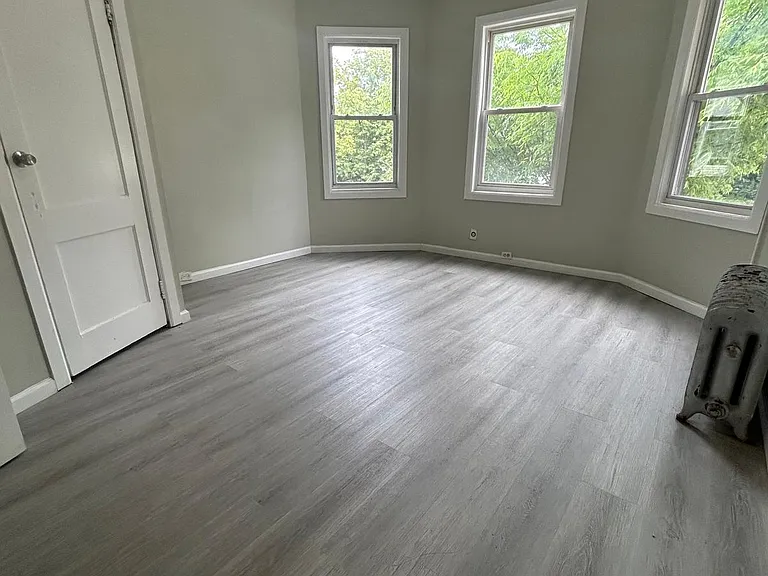 76 Eaton Pl #2B — Photo 4