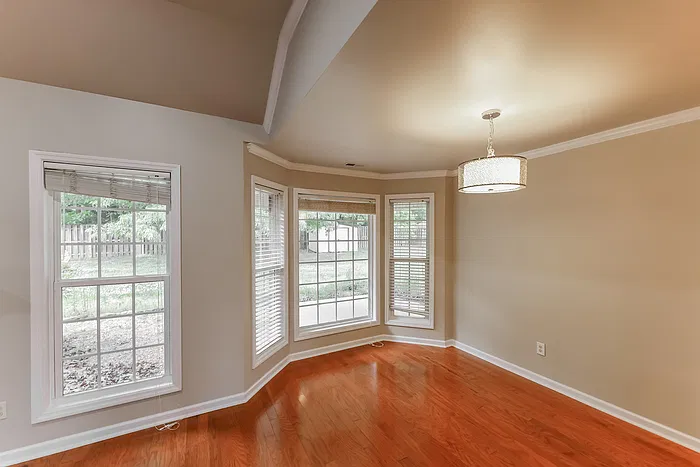 4 bed, 2.5 bath, 1948 sqft, $1,895 — Photo 4