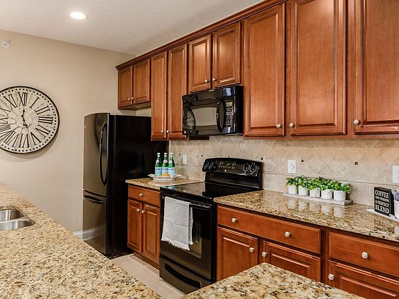 5th image of 705 N State St APT 212