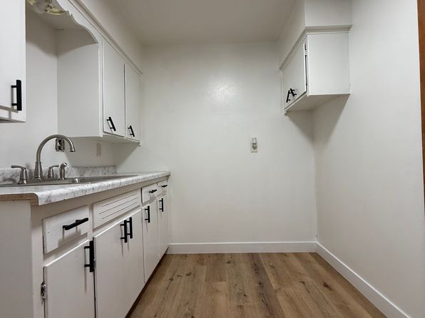 4915 W Center St APT 8