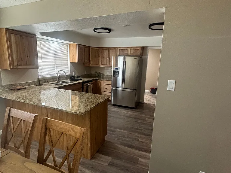 506 W Poe St — Photo 15