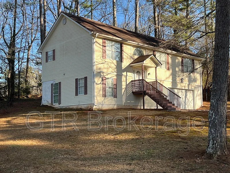 3 bed, 2.5 bath, 1920 sqft, $1,950 — Photo 2