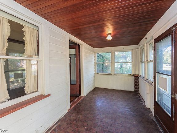 3rd image of 28391 Detroit Rd