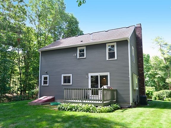 5th image of 18 Fleetwood Dr