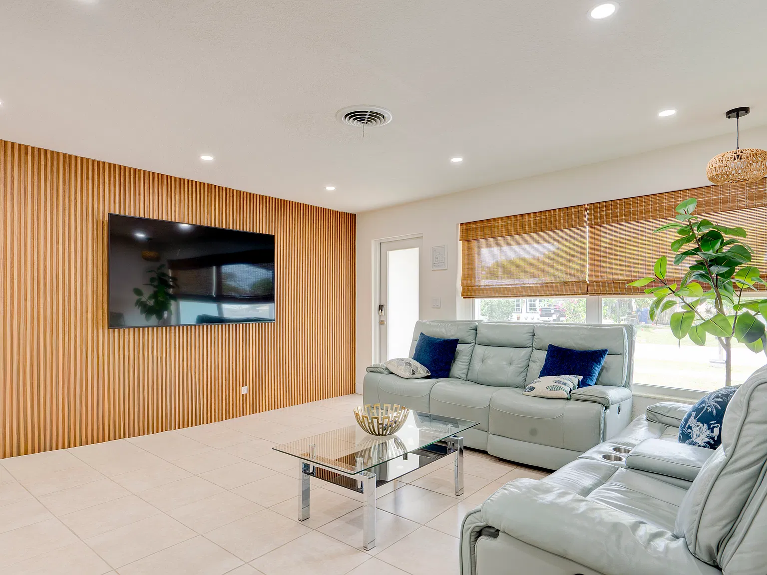3 bed, 1205 sqft, $5,500 — Photo 4