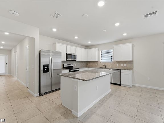 5th image of 16048 Beachberry Dr