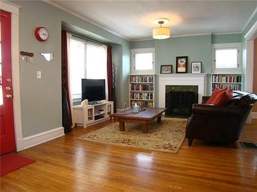 3rd image of 4111 Kenwood Ave