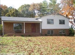 1030 Croaisdale Ct, Kernersville, NC 27284