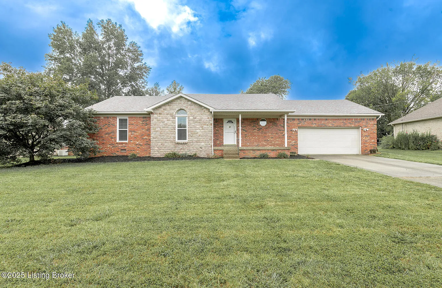 320 Jasper Ln photo 1