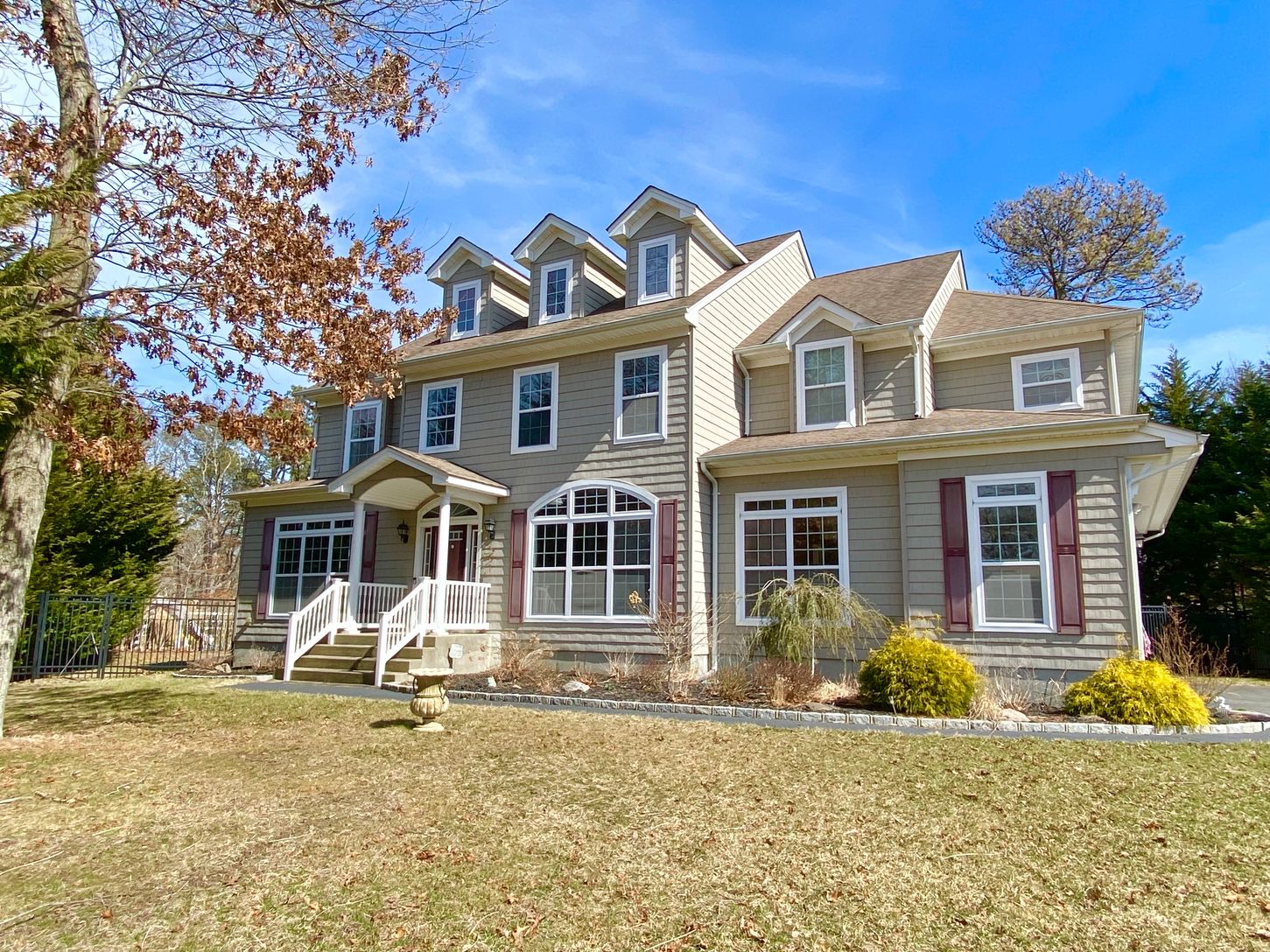  27 Holmes Ave, Eastport