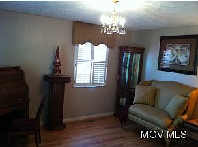 4th image of 11 Lynnwood Dr