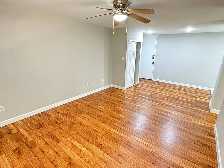 Marquette Apartments West — Photo 10