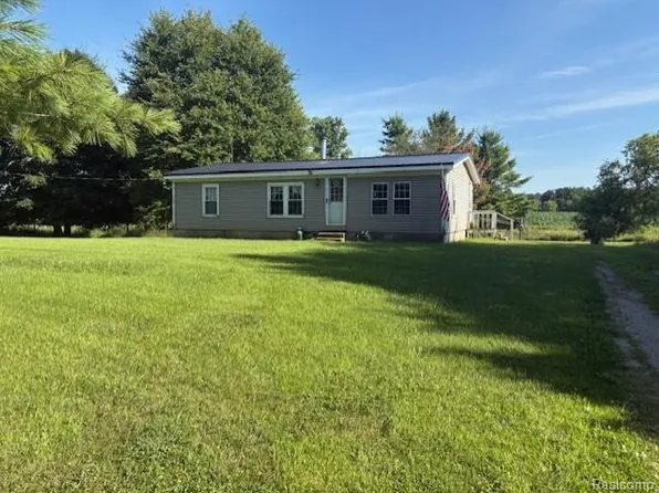 4114 Snoblin Rd, North Branch, MI 48461