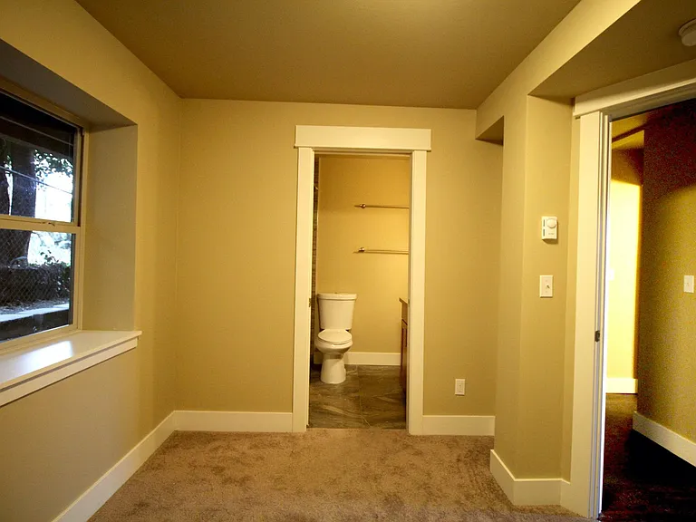 South Lane Apartments — Photo 42