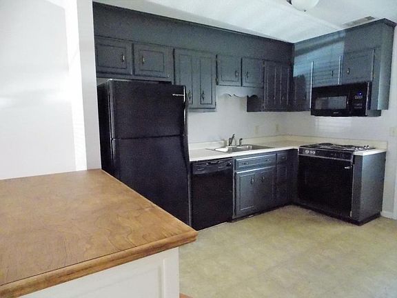 3rd image of 140-87 Lanier Dr