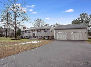 11 Elm St, Chelmsford, MA 01824
