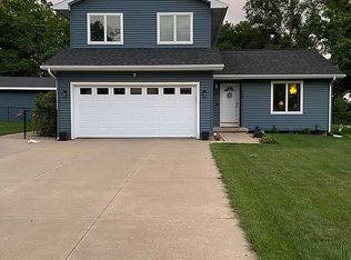 6839 Crow Wing Dr NE, Cedar Rapids, IA 52411