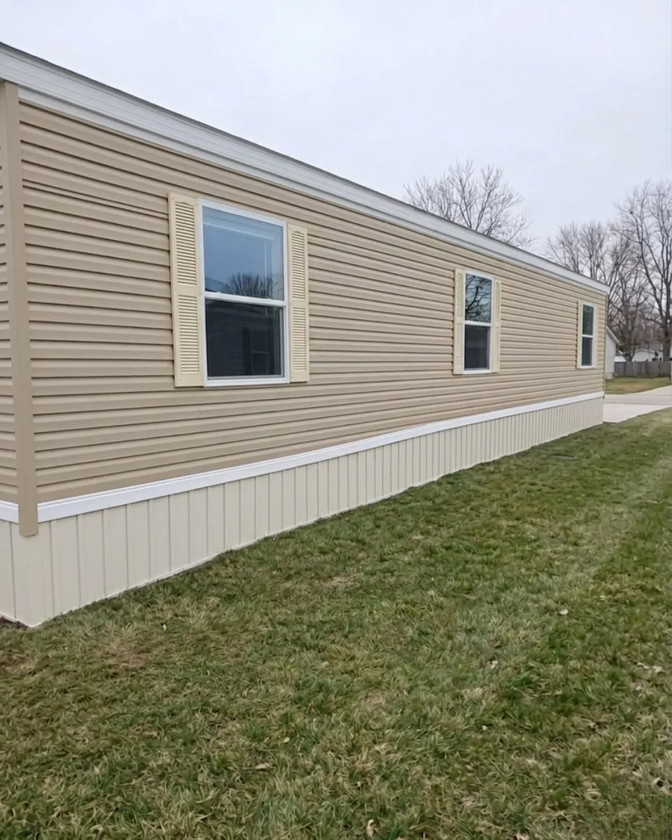 Building Photo - 3 Easy Breeze Trailer Park