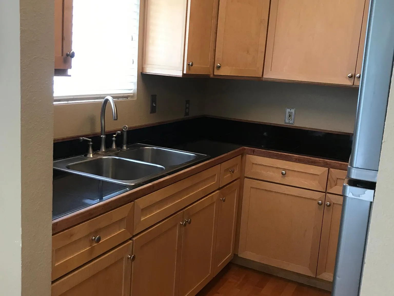 2 bed, 850 sqft, $1,750 — Photo 2