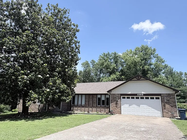 1365 W Twin Springs St — Photo 1