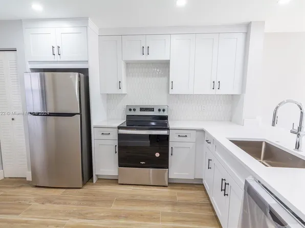 11627 NW 11th St, Pembroke Pines, FL 33026