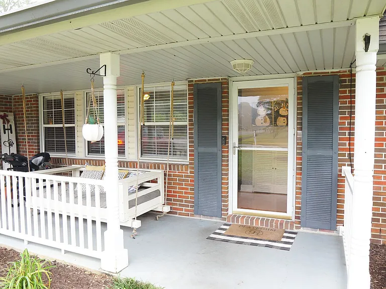 31 Driftwood Ave — Photo 2