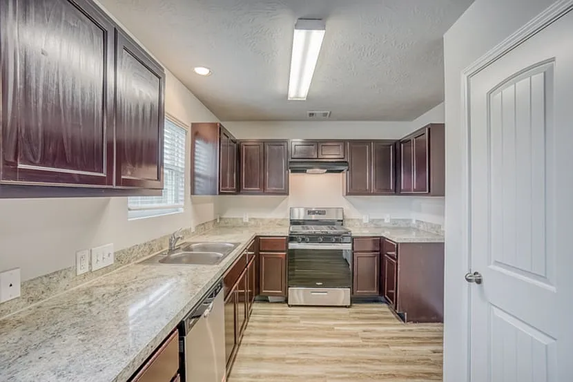 Ashford Point Villas Duplexes — Photo 2