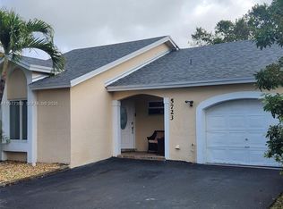 5723 NW 100th Ct, Doral, FL 33178