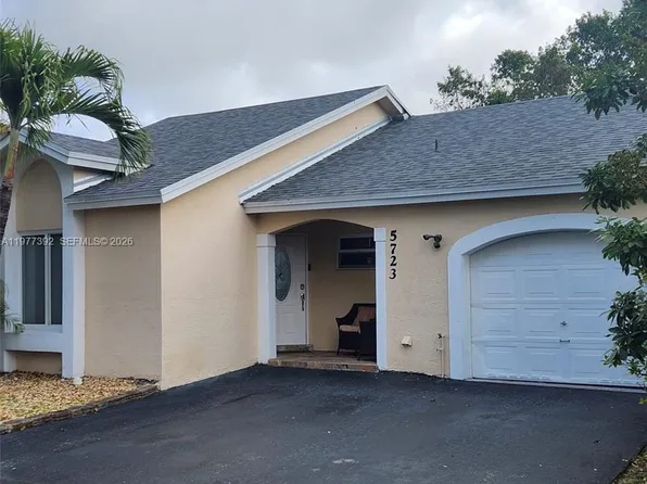 5723 NW 100th Ct, Doral, FL 33178