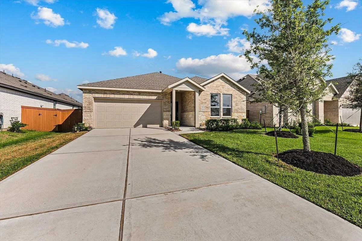 4 bed, 2.0 bath, 2078 sqft, $3,000 — Photo 2