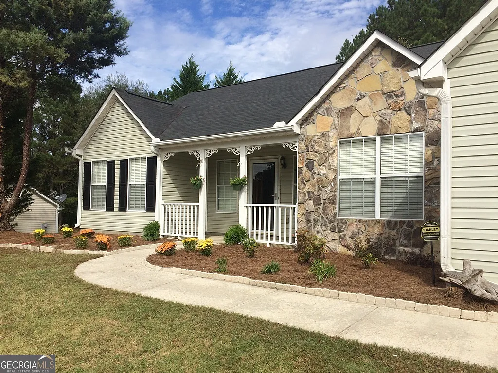 3 bed, 2.0 bath, 1500 sqft, $2,200 — Photo 2