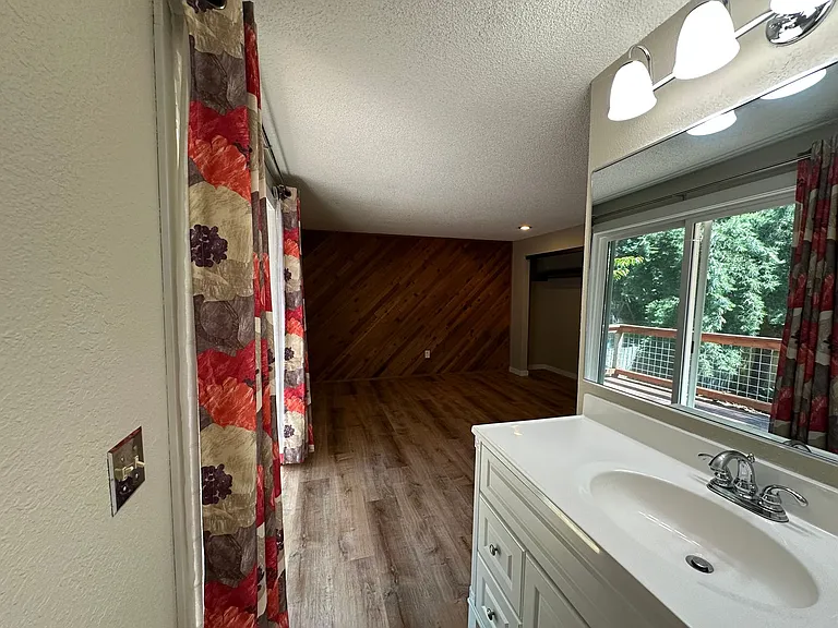 1479 Greenville Dr — Photo 25