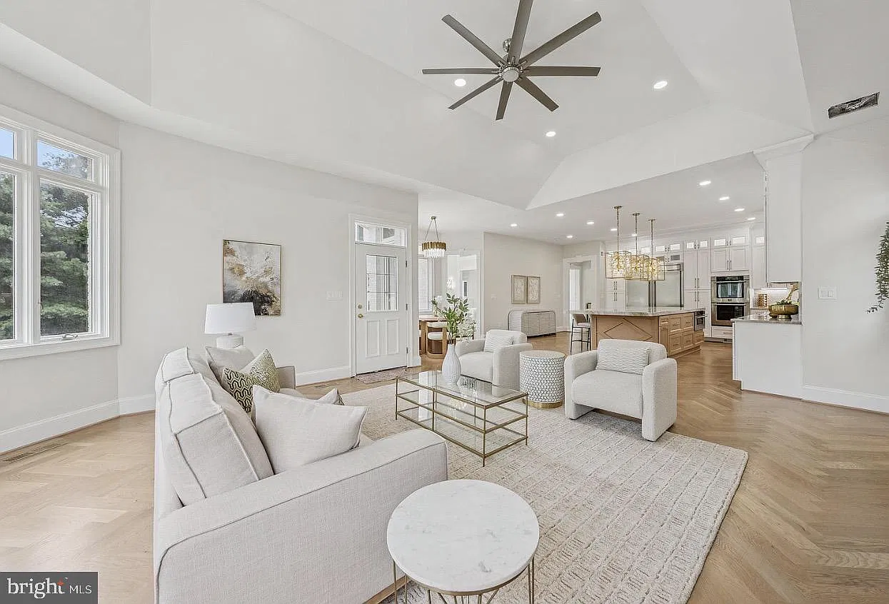 12 bed, 12.0 bath, 15000 sqft, $24,999 — Photo 4