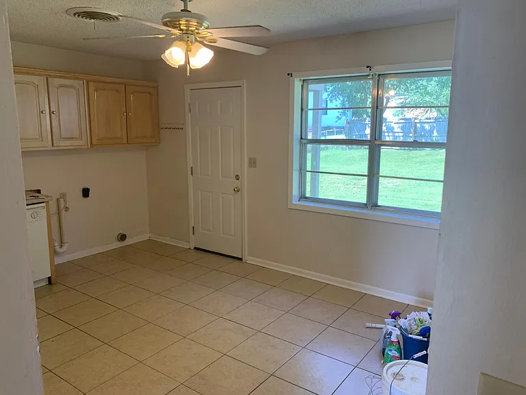1402 Kimberly Dr — Photo 3