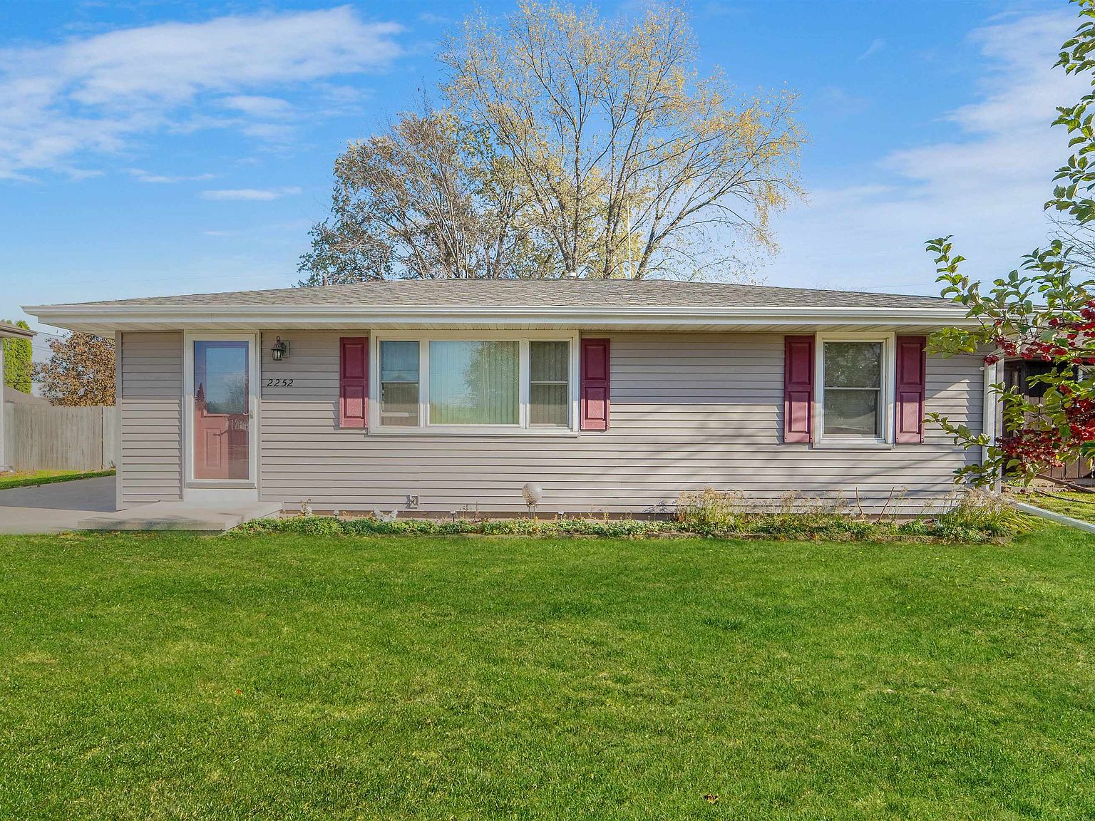 2252 Marathon Ave, Neenah, WI 54956 Zillow