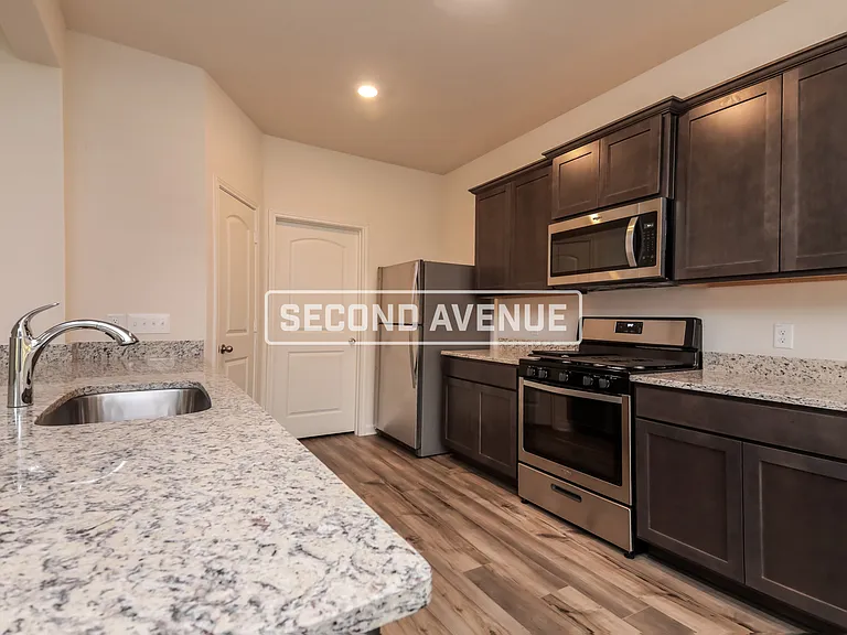 841 Serena Dr — Photo 3