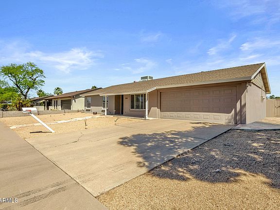 3rd image of 3916 E BLOOMFIELD Road