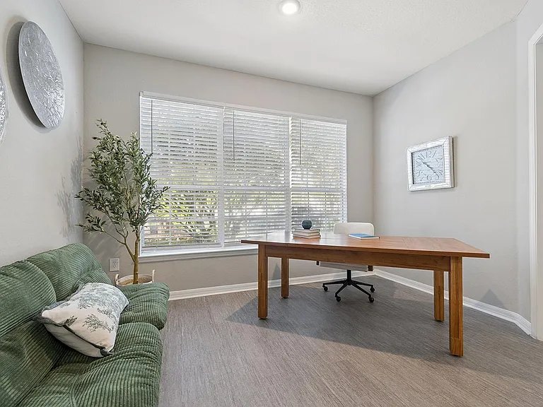 Westwood Reserve Apartments — Photo 52