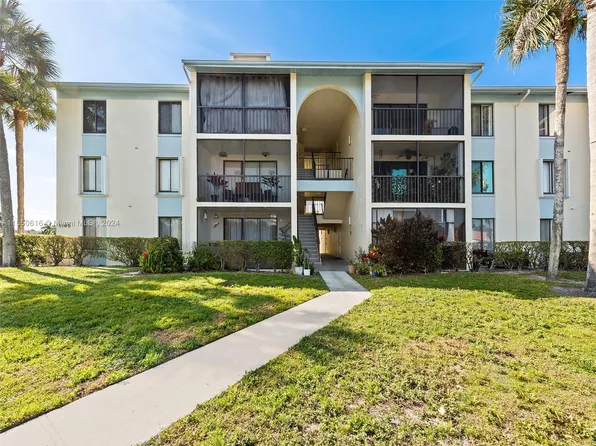 1105 Green Pine Blvd APT B2, West Palm Beach, FL 33409
