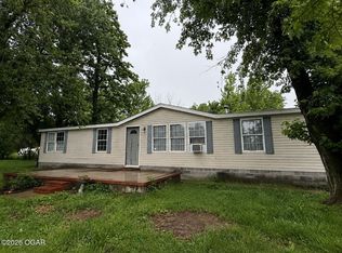 461 John St, Waco, MO 64832