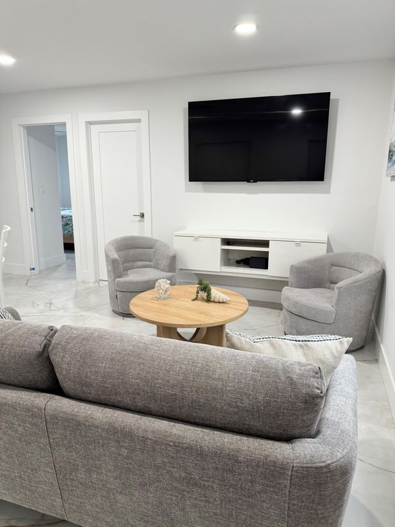 221 SE 11th Ave #2, photo 8