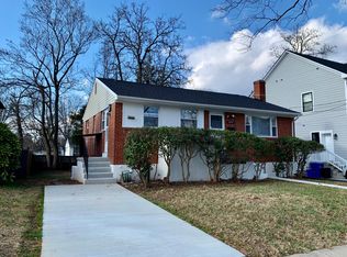 9946 Mayfield Dr, Bethesda, MD 20817