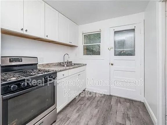 3rd image of 307 Greenlee Rd