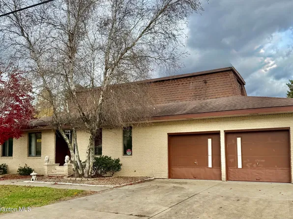 250 Kathleen Dr, Peckville, PA 18452