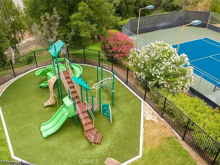 23491 Thornewood Dr — Photo 33