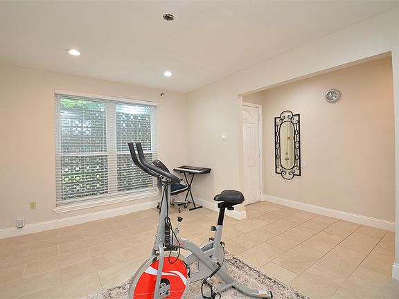 5th image of 5834 Ludington Dr