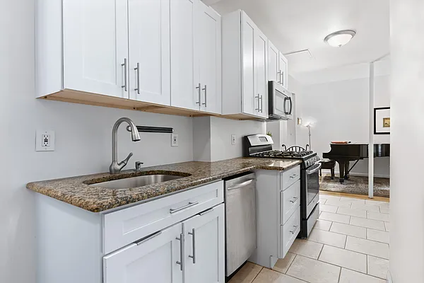 Sold by LG Fairmont Group | media 3